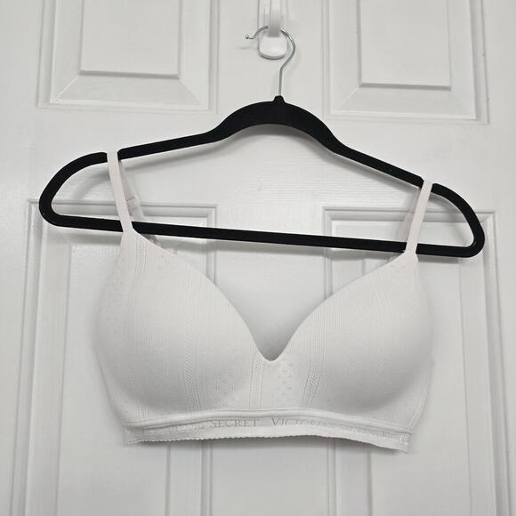 Victoria’s Secret Wireless Bra White Size 32D / D70 Adjustable Strap Comfort - Picture 1 of 3